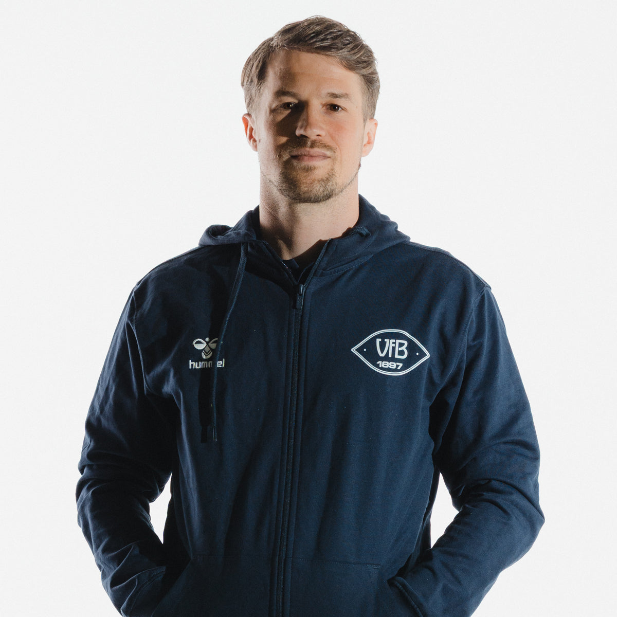 VfB x Hummel Sweatjacke